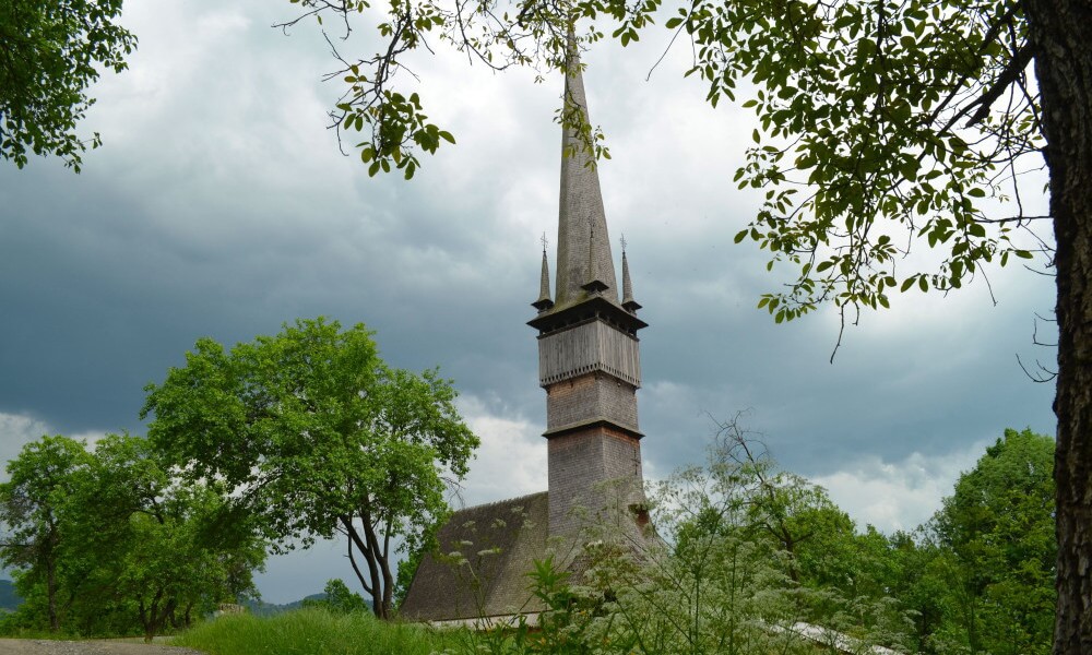 la iglesia de madera de Surdesti Maramures