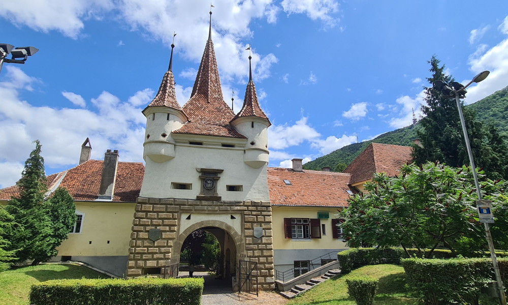 la puerta Santa Catalina Brasov